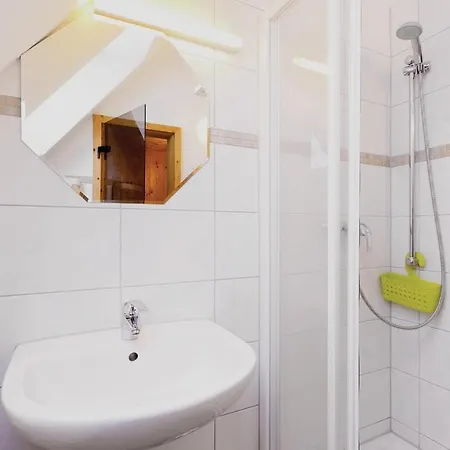 公寓 Amazing In With 3 Bedrooms, Sauna And Wifi